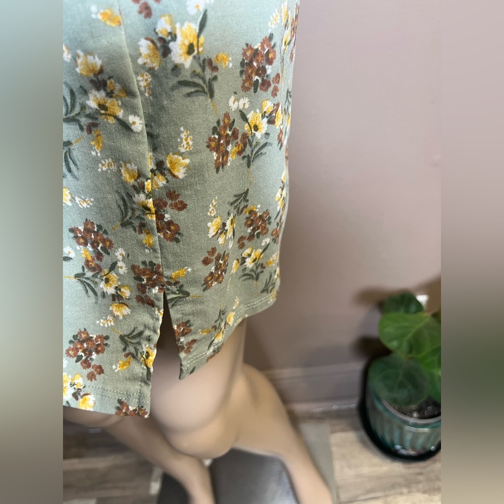 Trixxi Women’s Dress Size M Sage Green Floral Puff Sleeve - Picture 7 of 17